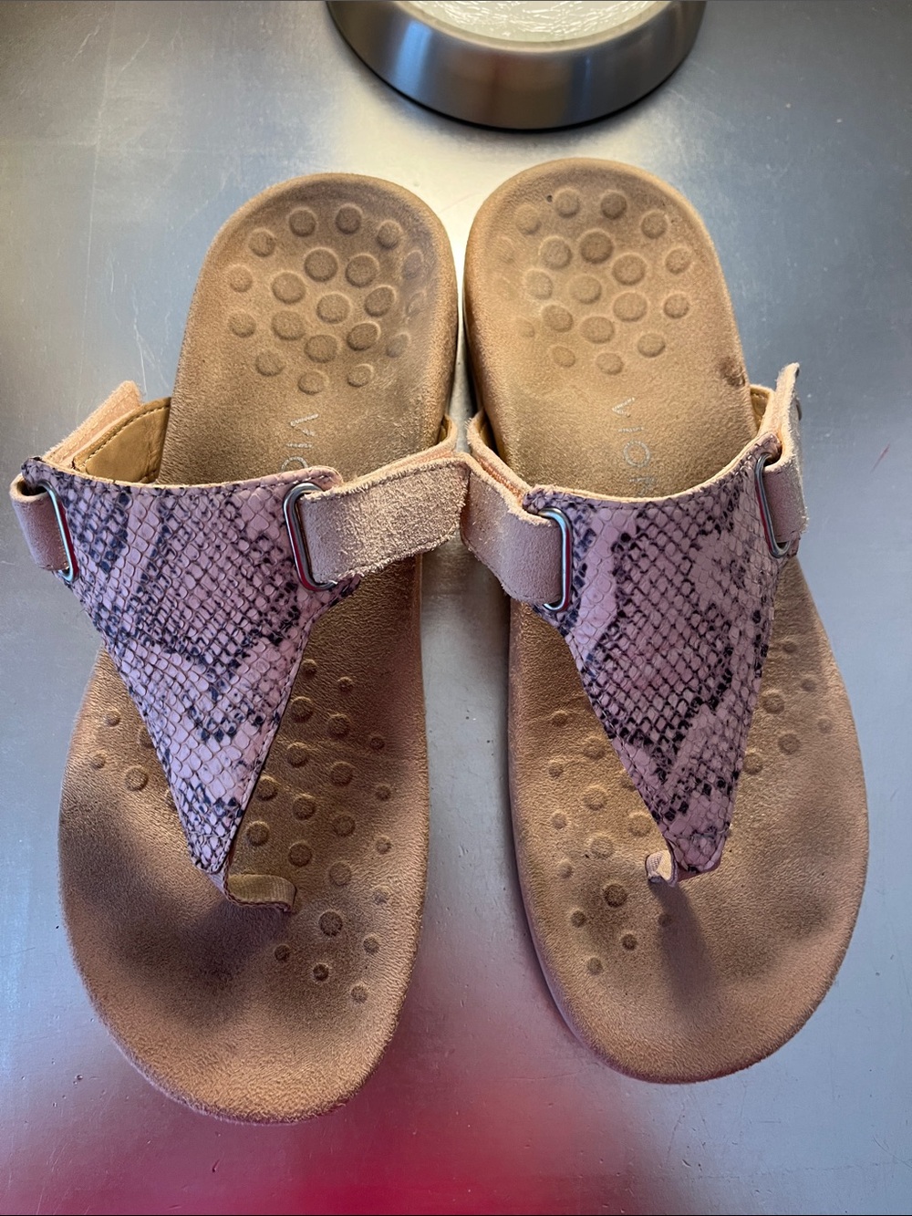 Vionic Snake-Print Thong Sandals in Mauve Pink